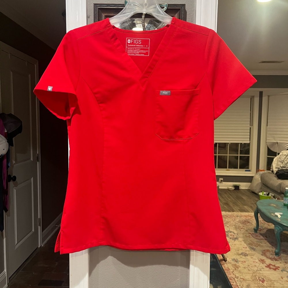 FIGS Women's Pop Red slim Casma Scrub Top